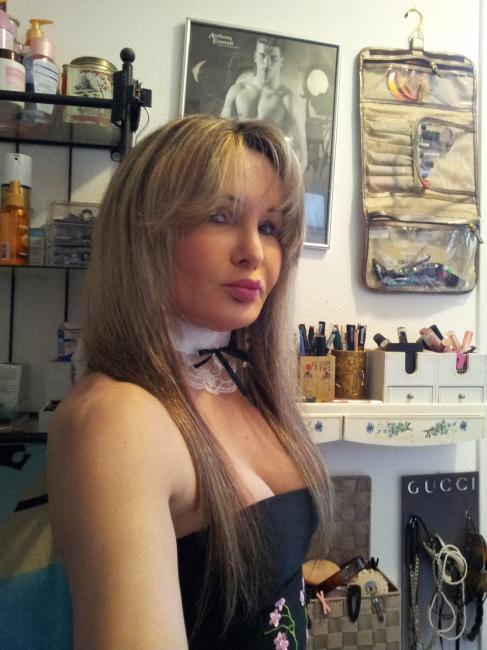 Trans jolie et coquine